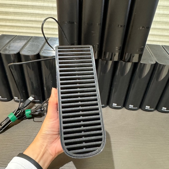 Western Digital WD 14TB Elements or Easystore Desktop External Hard Drive - Picture 4 of 13